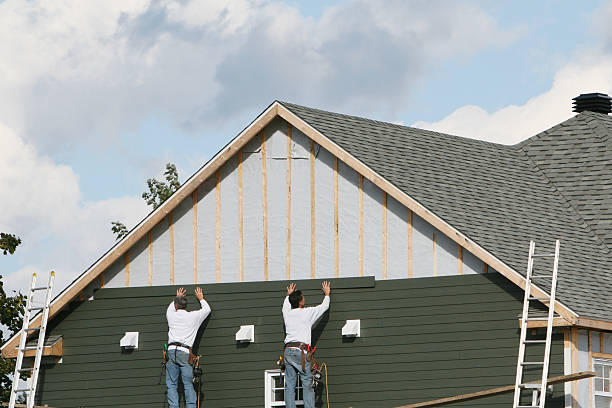Professional Siding technician working in Jeffersonville, OH